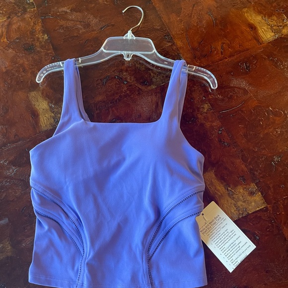 Lululemon Nulu and Mesh-Back Shelf-Bra Yoga Tank. Size 4 - Picture 3 of 5